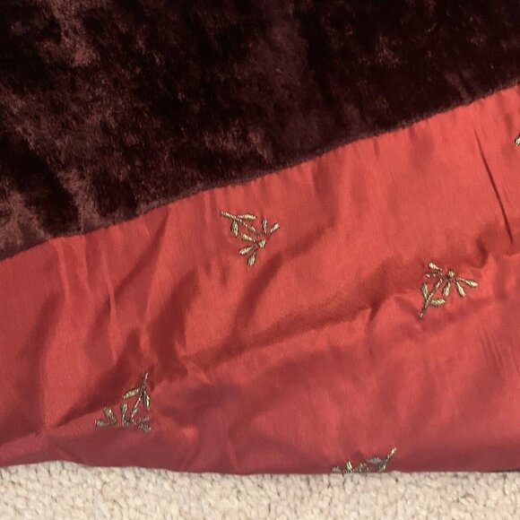 Table Runner 69.5" Lg. Jacquard Velvet Beaded Metallic Embroidered Fabrics. B88. - Picture 4 of 4